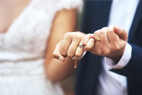 احتيال طلبات الزواج عبر الإنترنت
