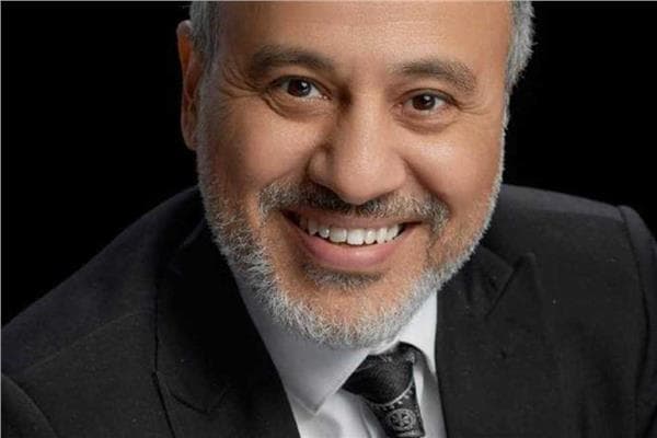 إيهاب فهمي يلتزم بكافة أوامر الدولة