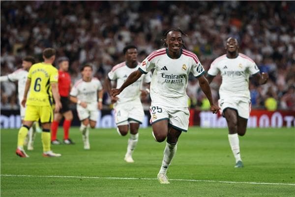 ريال مدريد يتجاوز فياريال بصعوبة بـ 10 لاعبين