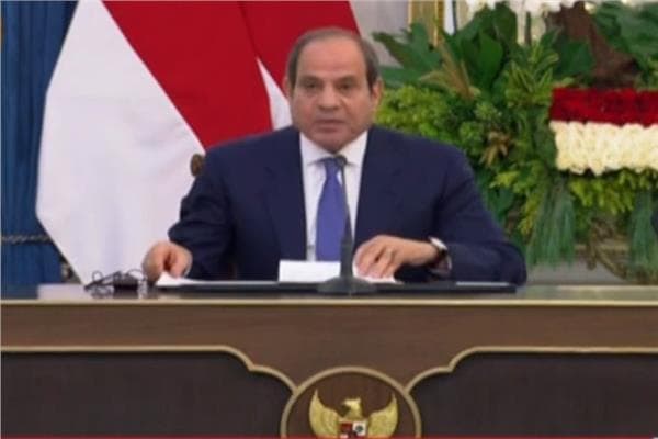 السيسي يعبر عن فخره بزيارة إندونيسيا
