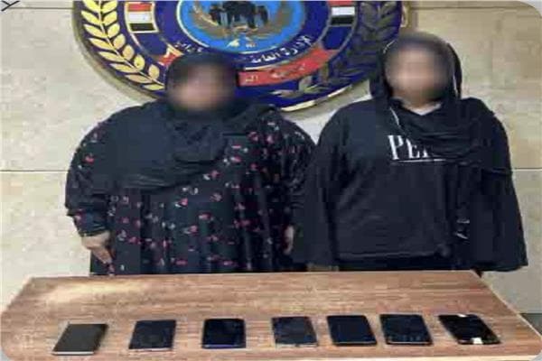 ضبط فتاة ووالدتها تتهمان بالتسول الإلكتروني