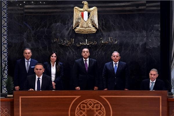رئيس الوزراء يوقع عقد شراء أرض دريم لاند