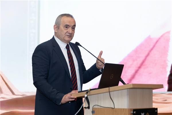 المستشفيات التعليمية تتناول مواجهة السمنة في مؤتمر التغذية