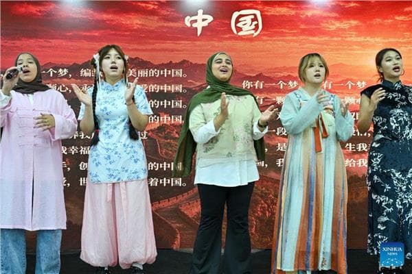 سفير الصين يثني على مهرجان الثقافة في جامعة بدر
