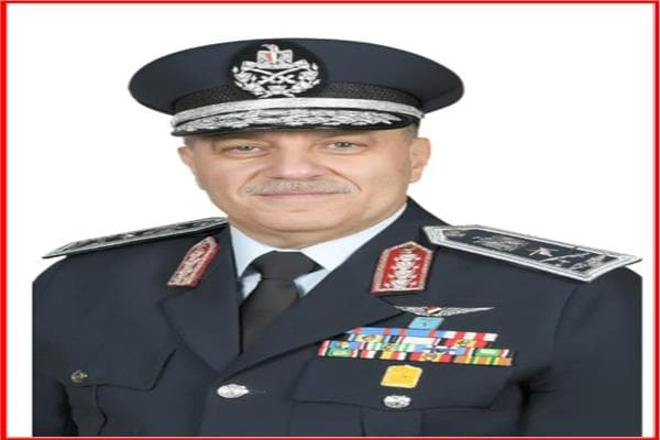 قائد القوات الجوية يركز على التكنولوجيا والتدريب