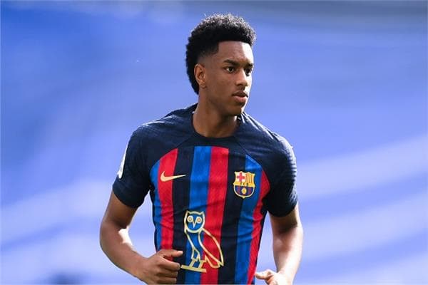 برشلونة لاعب يقترب من المغادرة
