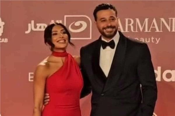 السعدني وزوجته يلفتان الأنظار في مهرجان الجونة
