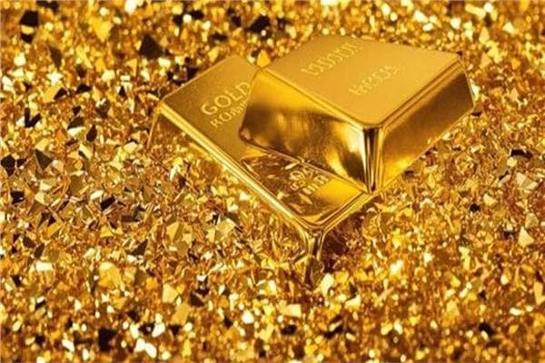 تراجع محدود في سعر الذهب بعد مكاسب 65 دولار