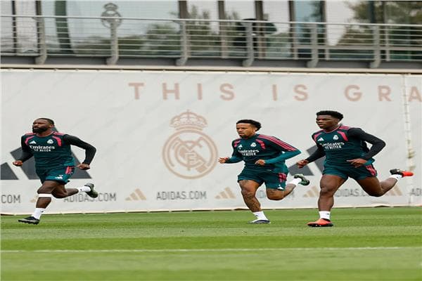 توقعات تشكيل ريال مدريد ضد إشبيلية