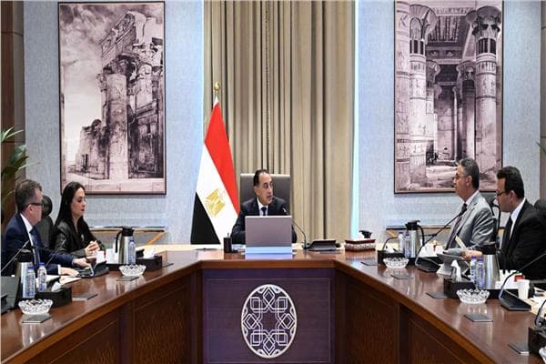 رئيس الوزراء يؤكد اهتمام الحكومة بتطوير الحماية الاجتماعية