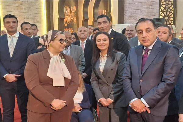 رئيسة المجلس تشهد افتتاح معرض تراثنا الثامن