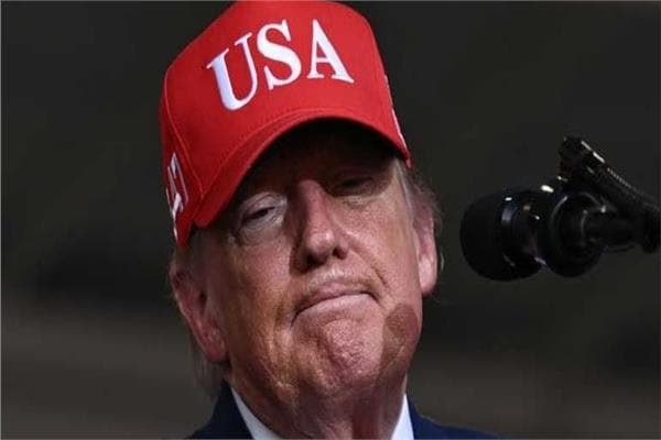 ترامب يعبر عن استعداده لقمة ثلاثية