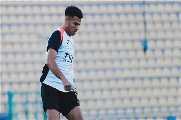 أحمد ربيع يشارك في مران الزمالك بقناع أنف