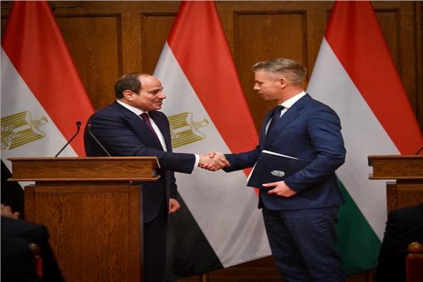 السيسي يغادر بودابست
