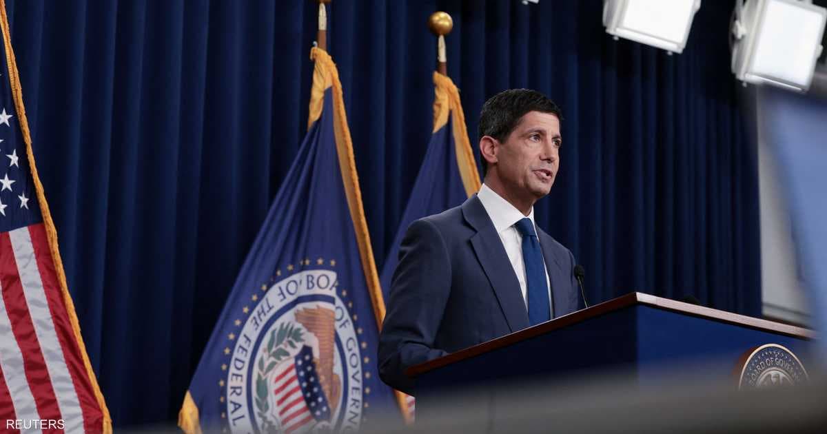 Federal Reserve keeps rates steady amid member division