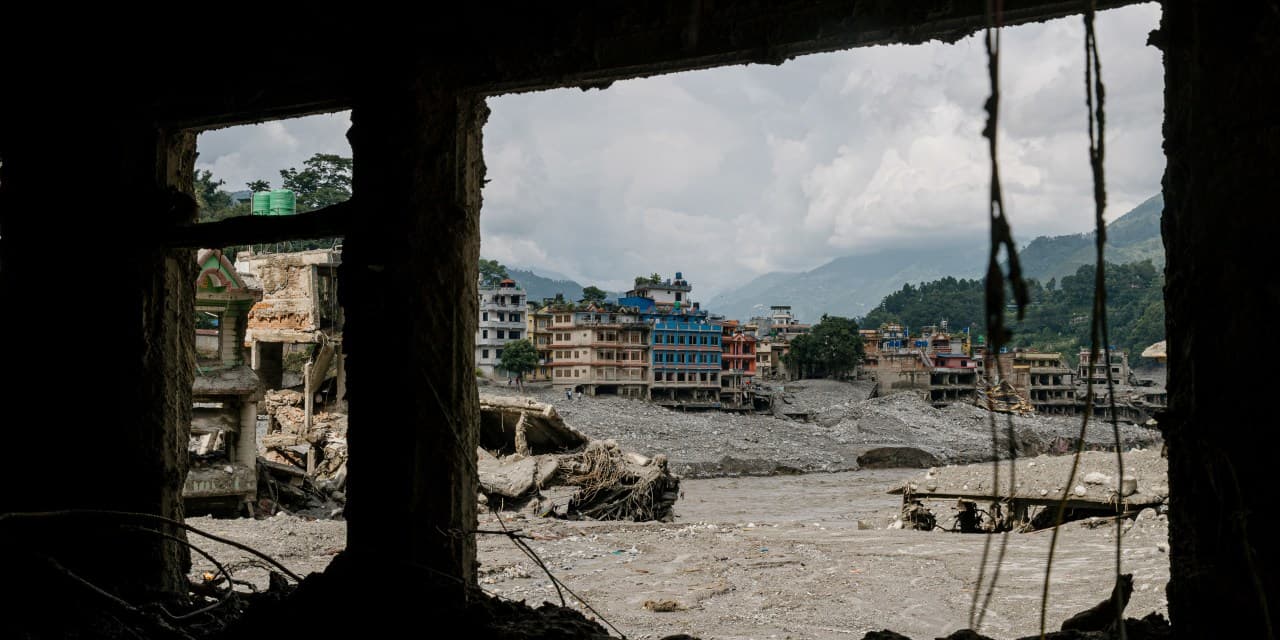 Nepal Faces Risks from Melting Glaciers and Floods