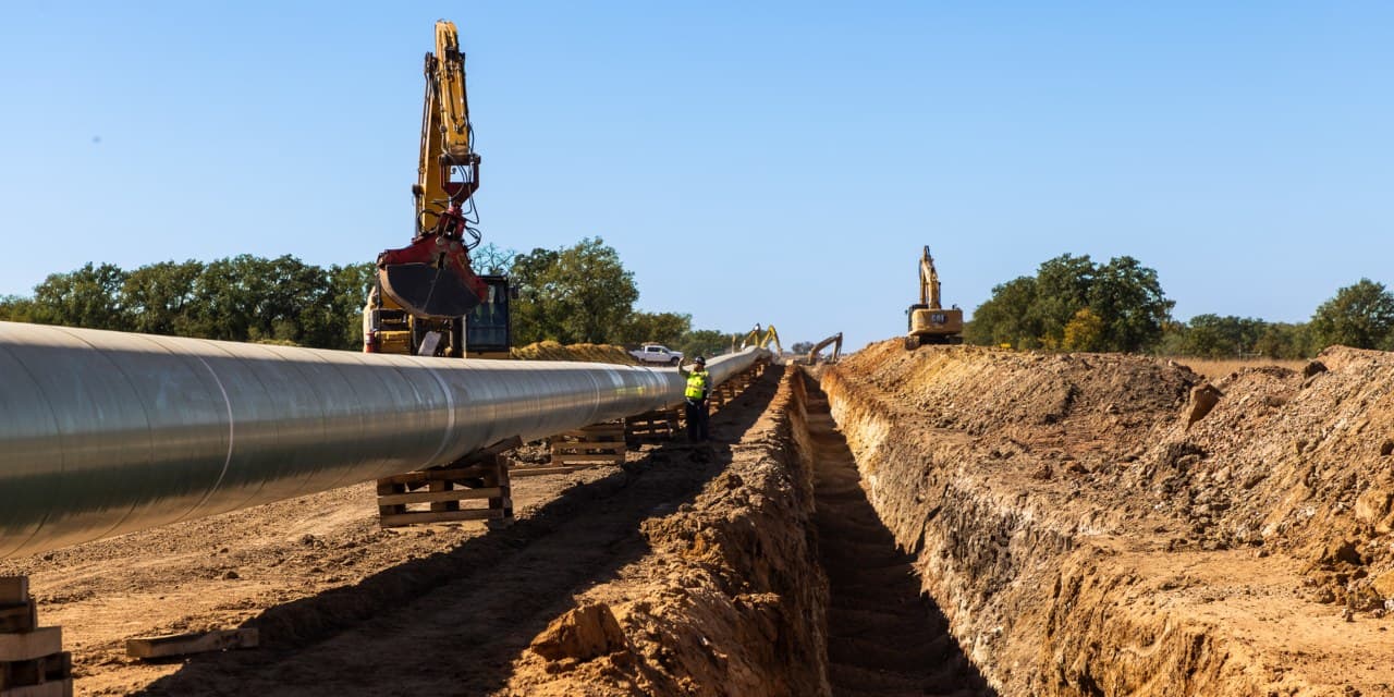 America’s Largest Oil Field Faces Gas Issue