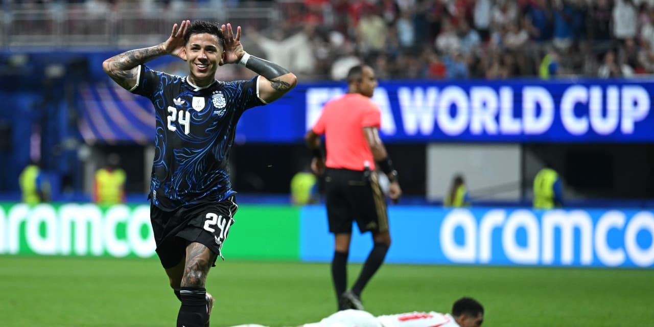 Late Goals and Red Card Define World CupOutcome