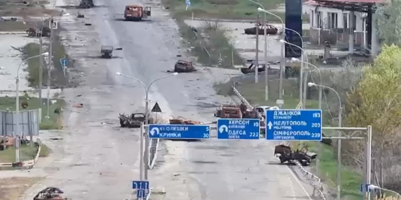 Ukrainians Risk Death to Escape Front-Line Town