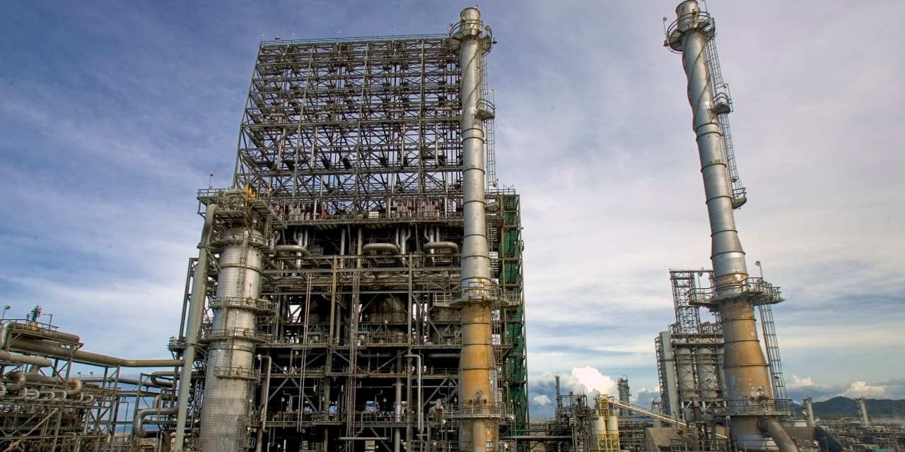 Exxon Nears Deal to Invest in Venezuela