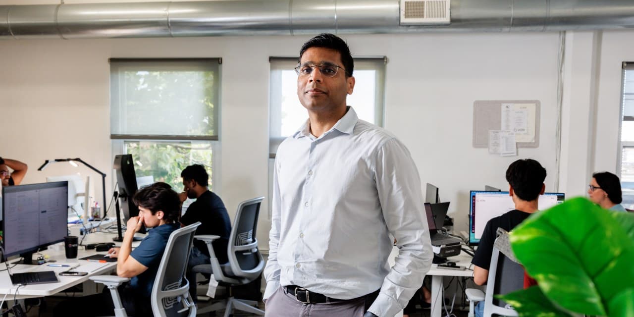 Software Firms Fight to Adapt Amid AI Concerns
