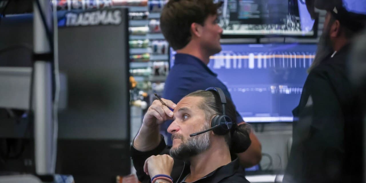 U S stocks recover as oil drops