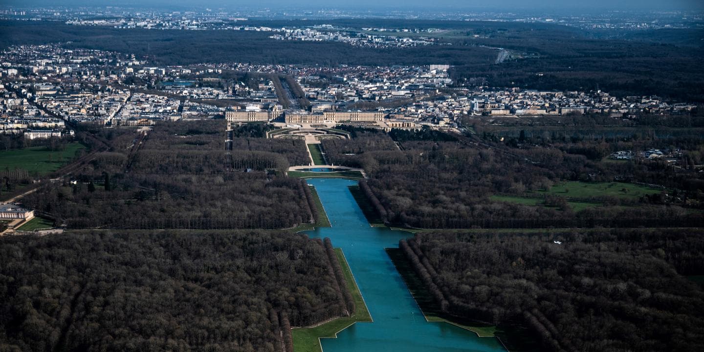 Triathletes Swim in Versailles Canal