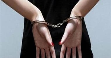 اعترفت صانعة محتوى بنشرها فيديوهات مخلة