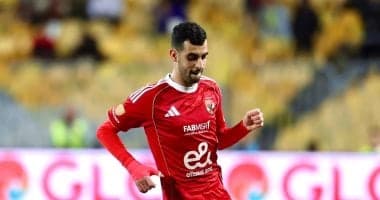 نجم الأهلي يوسف بلعمر يجري جراحة في الركبة