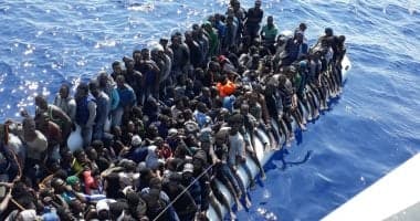 السجن 5 سنوات وغرامة لمجموعه تهريب مهاجرين