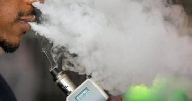 الصحة تحذر من السجائر الإلكترونية
