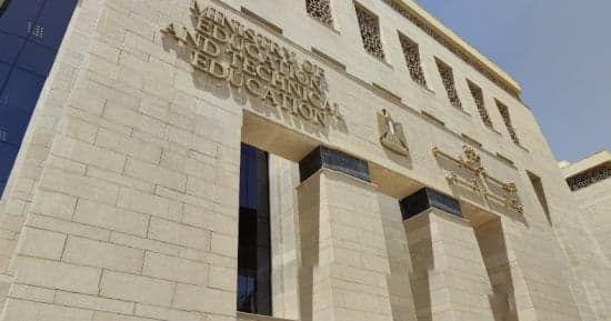 المديريات تعلن توزيع الكتب للمدارس