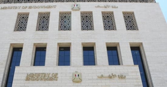 الأوقاف تبدأ توزيع أزي زهرية للأئمة غداً