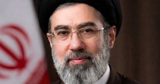 المرشد الإيراني يتعافى بعد إصابة