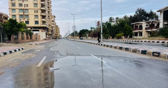 الأقمار الصناعية تظهر سحبًا ممطرة مع بيان المناطق المتضررة