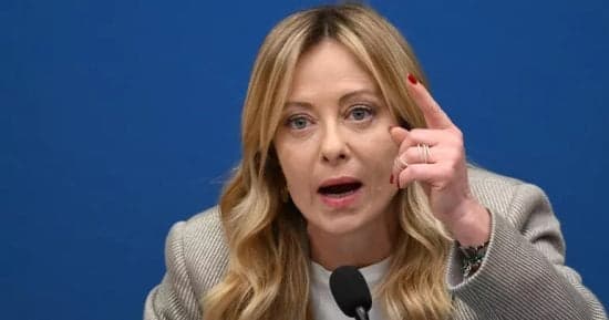 ميلونى تفرض قرارات على قواعد المدارس الإيطالية