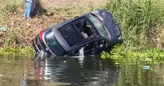 وفاة سيدة في حادث انقلاب سيارة بدقهلية