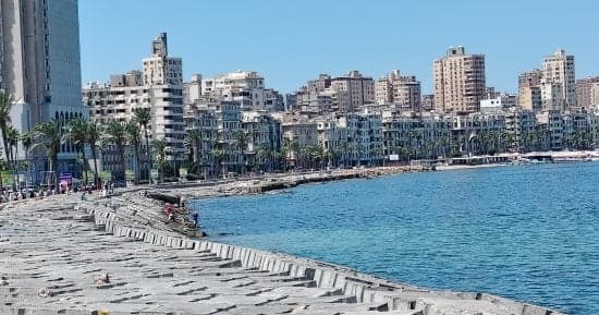 صور الأقمار تظهر تدفق السحب وأمطار متفاوتة