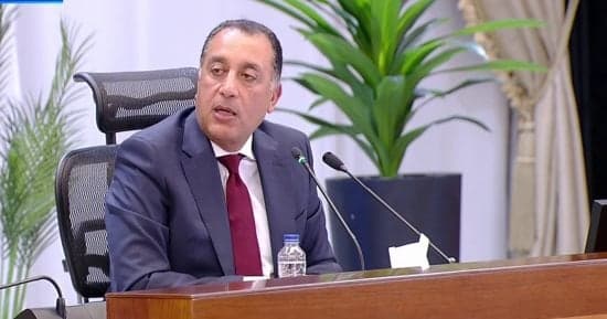 رئيس الوزراء يراجع توفر السلع مع المحافظين