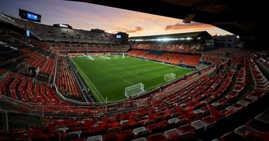 برشلونة يختتم مباراته في ميستايا أمام فالنسيا