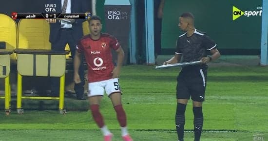 إصابة عمرو الجزار وخروجه من مباراة الأهلي والمقاولون وهادي رياض البديل