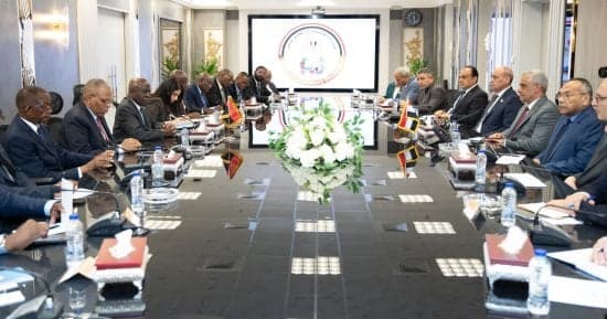 جمبلاط يستضيف وزير أنجولا للتعاون