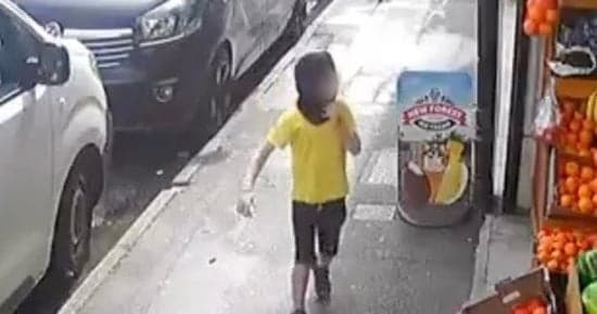 عصابة كي جي2 يسرقون متجر في بريطانيا