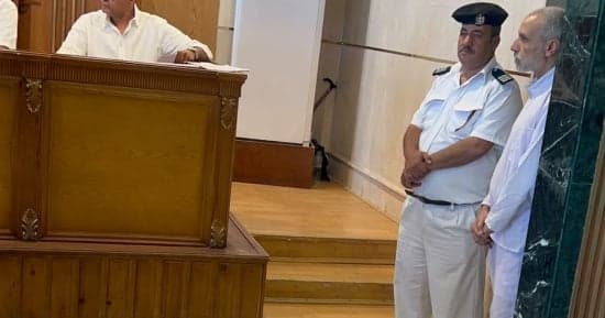 محامي المتهم يطالب بالفحص الطبي