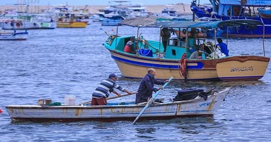 القانون يهدف لحماية مياه البحيرات والحد من عمليات الصيد