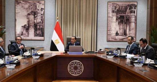 رئيس الوزراء يواصل تنسيق مؤتمر أكتوبر