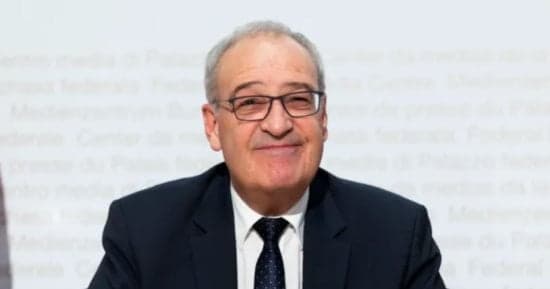 رئيس سويسرا يترك منصبه بعد 11 عاما