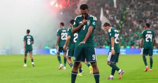السعودية تتقدم على الإمارات بهدفين في الشوط الأول