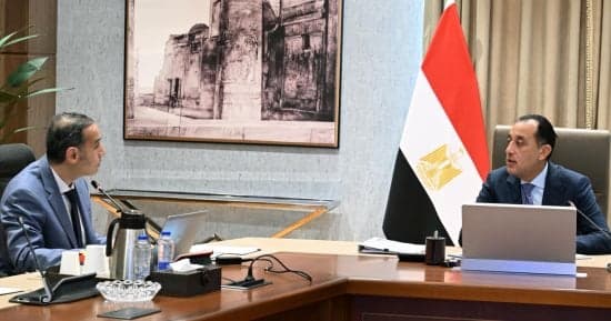 رئيس الوزراء يناقش مع الرقابة المالية جديد الأنشطة المالية