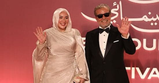 أسما منير تظهر بالحجاب في مهرجان الجونة